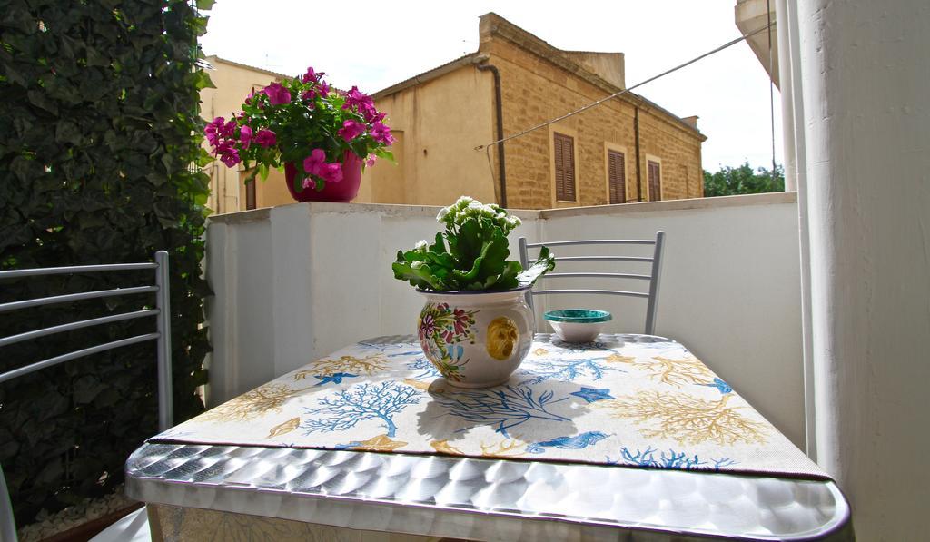 La Passeggiata Di Girgenti Bed & Breakfast อากริเจนโต ภายนอก รูปภาพ